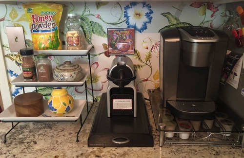Memorial Northwest House | 3BR/2.5BA, saltwater pool, hot tub, alarm ~ The Salt Lick Retreat