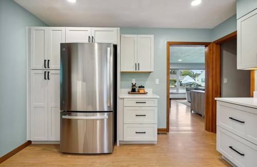 Seaside House | 3BR/2BA 1.5 Blocks from Beach Fenced Yard