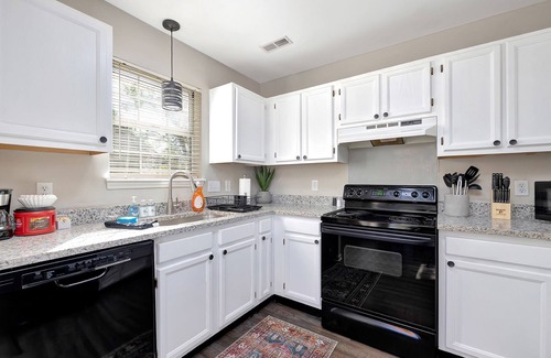 Charlotte House | 3BR 2Bath Home>Airport>Carowinds
