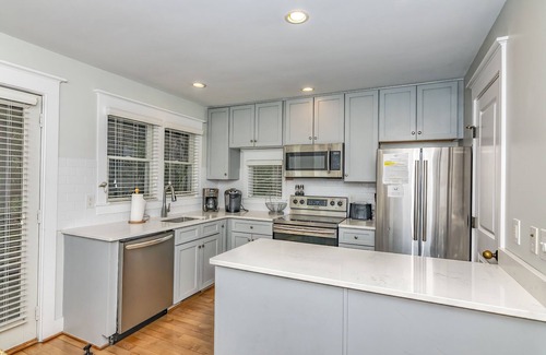 South Beach House | 3BR/3.5 BA home with private crofter. Nature views and access to Shoals Club!
