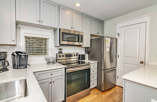 South Beach House | 3BR/3.5 BA home with private crofter. Nature views and access to Shoals Club!