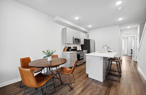 Mantua Condo | 3BR 3BA Condo + Parking near UPenn, Drexel, Art Museum, Zoo, Downtown