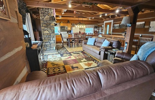 Helmsburg Cabin | 3BR, 3BA Log Cabin