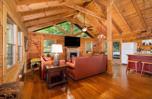 Unicoi County Apartment | 3BR cabin near Nolichucky River in Erwin Single Family Home