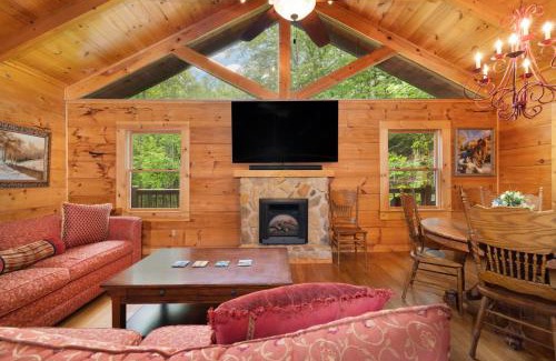 Unicoi County Apartment | 3BR cabin near Nolichucky River in Erwin Single Family Home