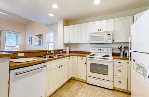 Bermuda Bay House | 3BR coastal retreat with pool, gym, W/D, & balcony