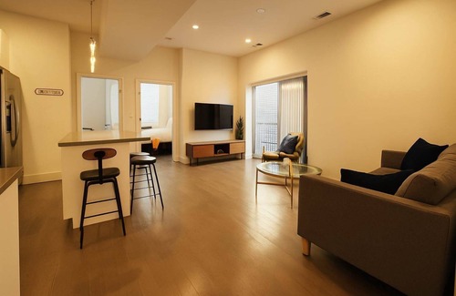 West Town Apartment | 3BR Complete and Spacious Apt