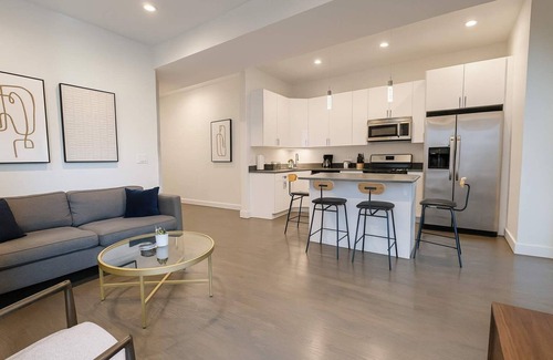 West Town Apartment | 3BR Complete and Spacious Apt