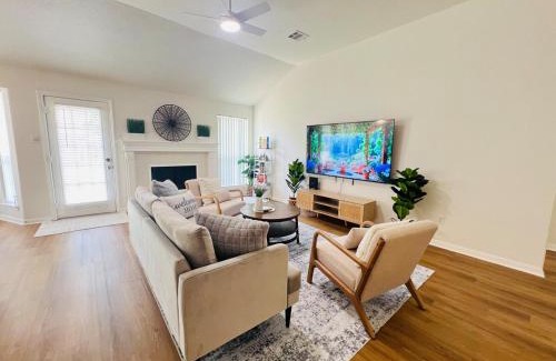 Barker House | 3BR Cozy Hub Katy - Close to Cypress