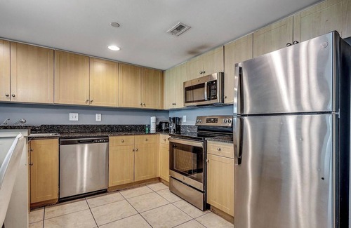 Downtown Myrtle Beach Condo | 3BR Direct Oceanfront at Oceans One, Pools, Modern