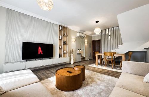 Ash-Shruq Apartment | 3BR Duplex With Rooftop in El Patio Casa Compound