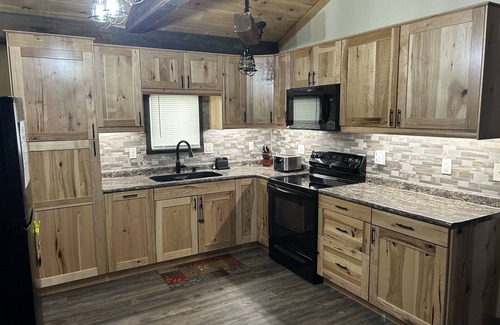 Tomahawk Cabin | 3BR Family Retreat - Relax, Play, Unwind, ENJOY in the Heart of Wisconsin!