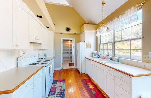 Groveland House | 3BR Home w/Mountain Views, Lake Access, Proximity to Yosemite