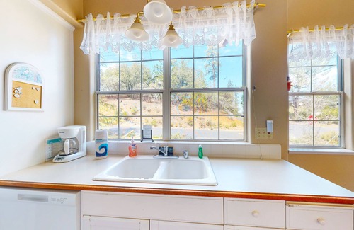 Groveland House | 3BR Home w/Mountain Views, Lake Access, Proximity to Yosemite