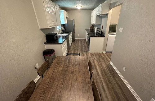 Belton House | 3BR House Near Belton Lake