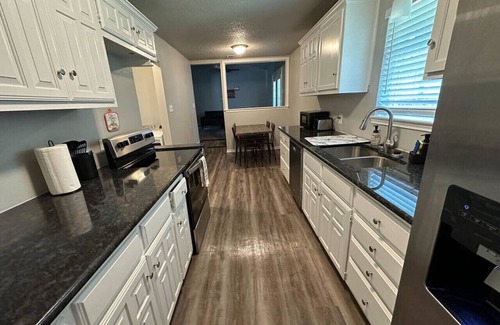 Belton House | 3BR House Near Belton Lake
