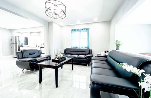 Niagara Falls House | 3BR House-Near Falls, Casino & Attractions