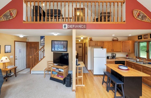 Ludlow House | 3BR Lake & Slope Retreat: Near Okemo w/ Hot Tub