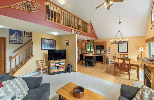 Ludlow House | 3BR Lake & Slope Retreat: Near Okemo w/ Hot Tub