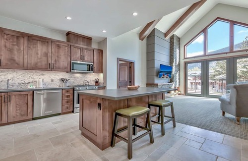 Lakeside Park Condo | 3br Luxury Â steps To Heavenly Gondola & Village 3 Bedroom Condo by RedAwning