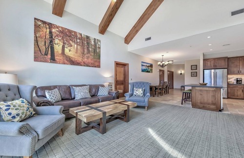 Lakeside Park Condo | 3br Luxury Â steps To Heavenly Gondola & Village 3 Bedroom Condo by RedAwning