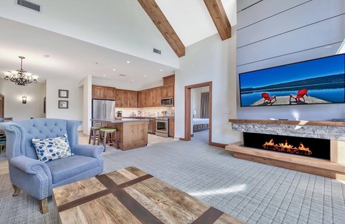 Lakeside Park Condo | 3br Luxury Â steps To Heavenly Gondola & Village 3 Bedroom Condo by RedAwning