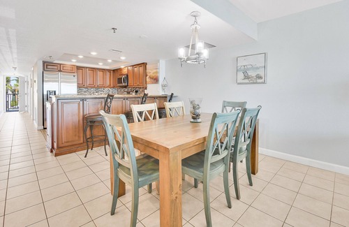 Indian Shores Condo | 3BR Luxury Beach Front Condo with Heated Pool and Direct Gulf View at Seagate