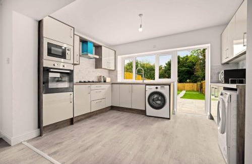 Moseley House | 3BR Luxury home in Peaceful Moseley