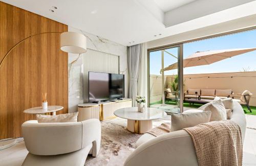 Dubai Villa | 3BR Luxury Townhouse with Garden