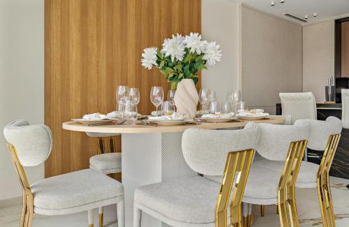 Dubai Villa | 3BR Luxury Townhouse with Garden