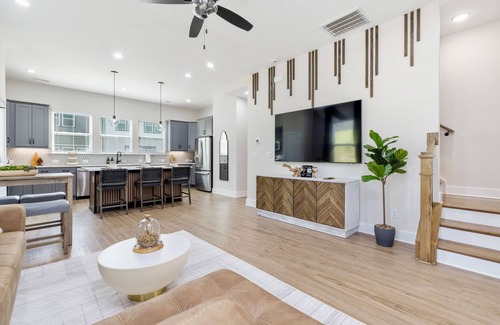 Newell House | 3BR Mid-Century Modern Luxe Getaway