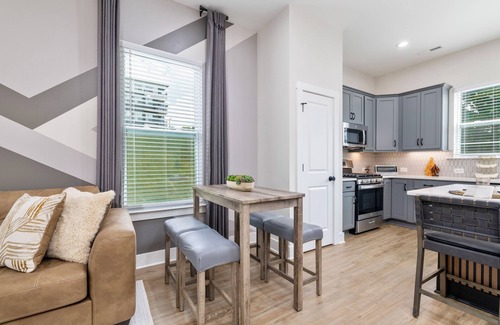Newell House | 3BR Mid-Century Modern Luxe Getaway