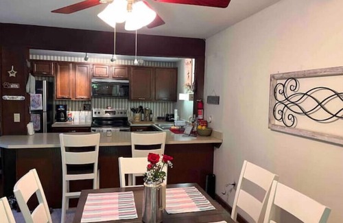 Lake Harmony House | 3BR Mtn & Lake Getaway w/6 Beachclub & Pool Passesn