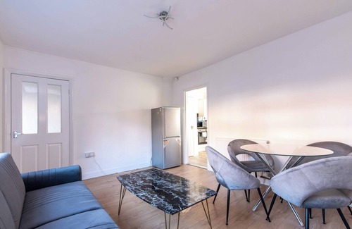 Newark upon Trent House | 3BR Nottingham House, WiFi & Free On-Street Parking