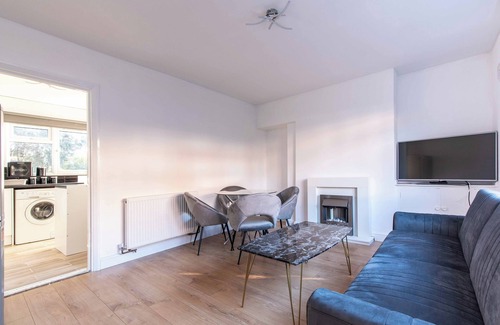 Newark upon Trent House | 3BR Nottingham House, WiFi & Free On-Street Parking