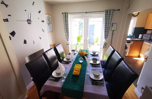 Ormeau House | 3BR Ormeau Road cosy stay with secret garden by Short Stay NI Ltd