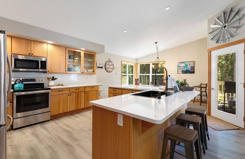 Ronald House | 3BR Pet-Friendly Family Pine Cabin with Access Roslyn Ridge Summer Activities