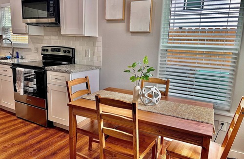 Northeast Houston House | 3BR Retreat Near Downtown - Airport - NRG Stadium