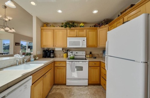 Rockaway Beach House | 3BR retreat w/sweeping Spring Lake views, sunroom patio, wildlife sightings, 5 mins to the ocean beach.