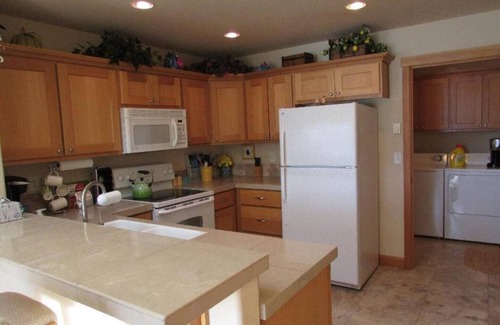 Rockaway Beach House | 3BR retreat w/sweeping Spring Lake views, sunroom patio, wildlife sightings, 5 mins to the ocean beach.