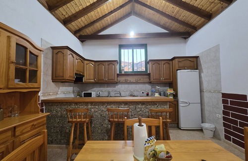 Vallehermoso House | 3BR Rustic House - Seaviews & Minibar