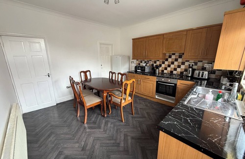 Leeds House | 3BR-Sleep 10– Near Stadium,Centre & M-Links - Contractors/Corporate & Families