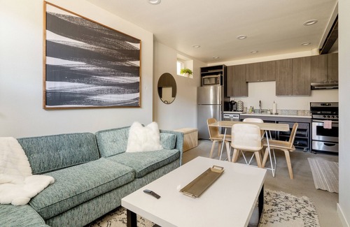 Belmont Apartment | 3BR Sleeps 8 Foodie Haven SE Portland