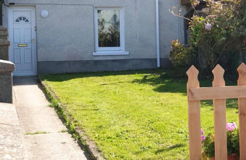Kidwelly House | 3br-sleeps6-petsok-off Road Parking-garden