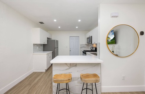 Hialeah House | 3BR Smart home, close to airport, Fast WiFi, Free private parking, Patio & Grill