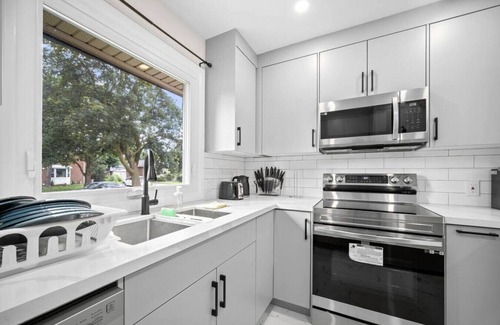 Rosemount House | 3BR Spacious and Peaceful Home in Kitchener