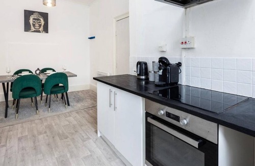 Chelmsford House | 3BR Stunning Home HIGH STREET LOCATION by Luxiety Stays