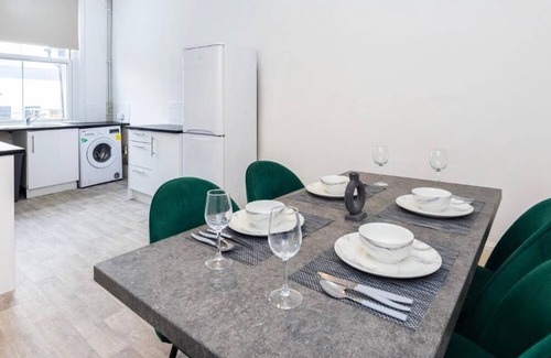 Chelmsford House | 3BR Stunning Home HIGH STREET LOCATION by Luxiety Stays