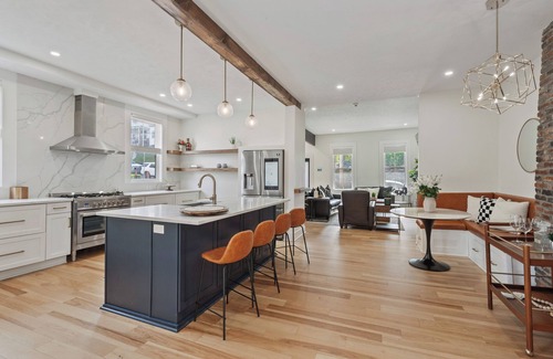 Mount Washington House | 3BR Stylish Retreat, Minutes from Downtown Pittsburgh, Free 3-Car Parking