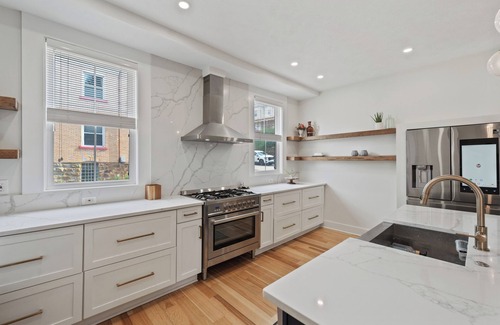Mount Washington House | 3BR Stylish Retreat, Minutes from Downtown Pittsburgh, Free 3-Car Parking